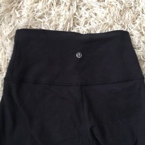 Black Lululemon high waisted cropped leggings